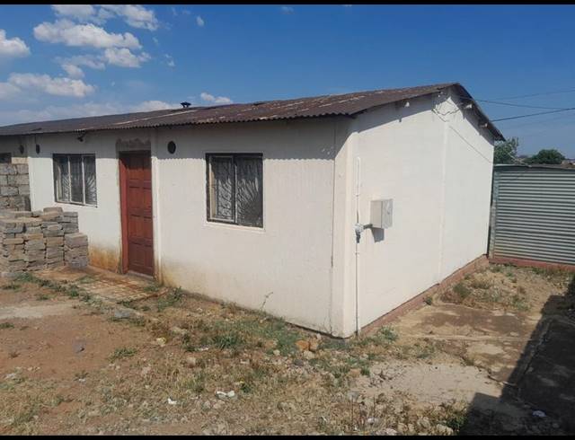 2 BEDROOM HOUSE FOR SALE IN ORLANDO WEST